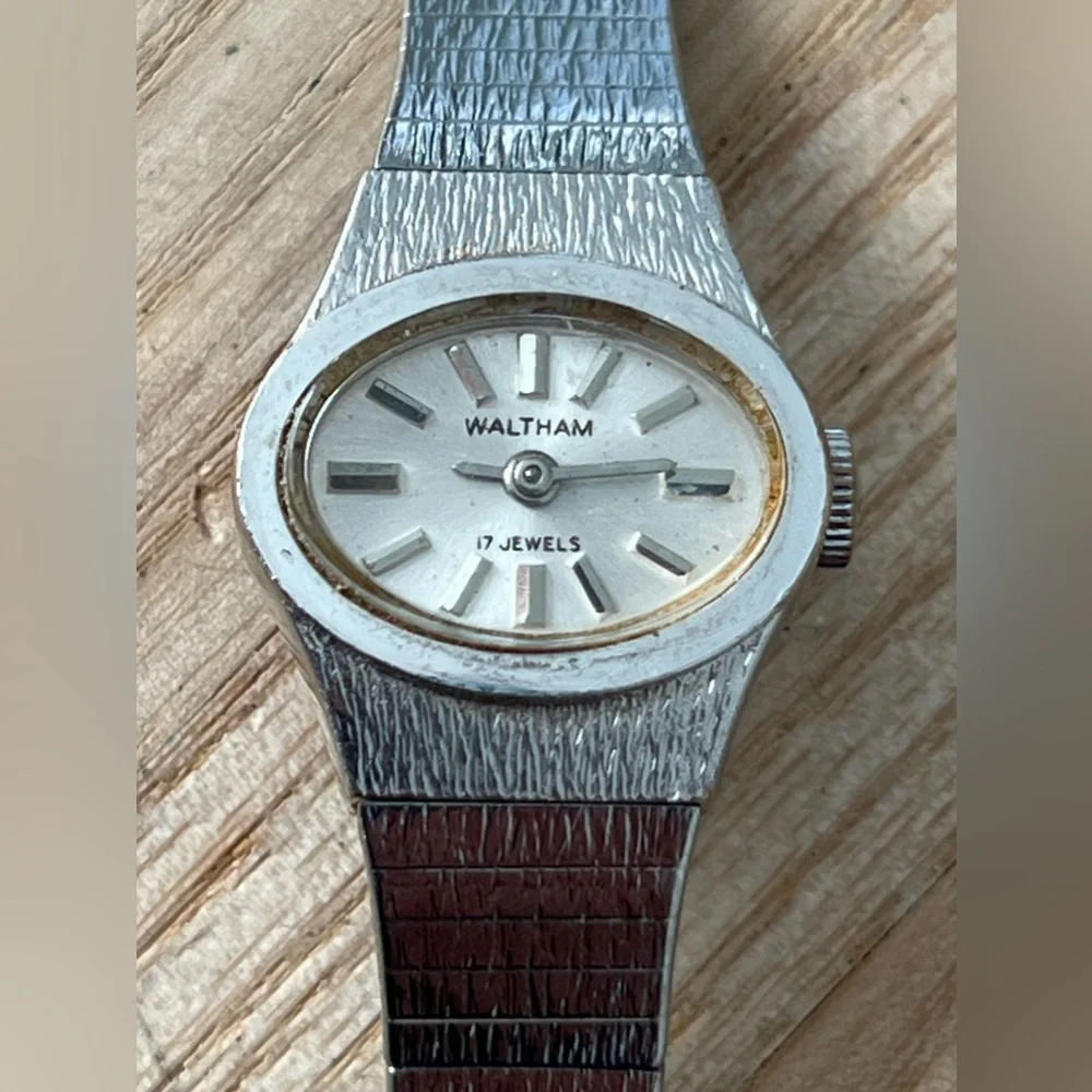Waltham 17 Jewels Rare Vintage Mechanical Ladies Watch Stainless Dial Bracelet